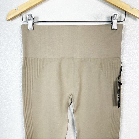 SET ACTIVE NWT Womens SCULPTFLEX Legging in Breeze Tan Size Medium - Picture 3 of 7